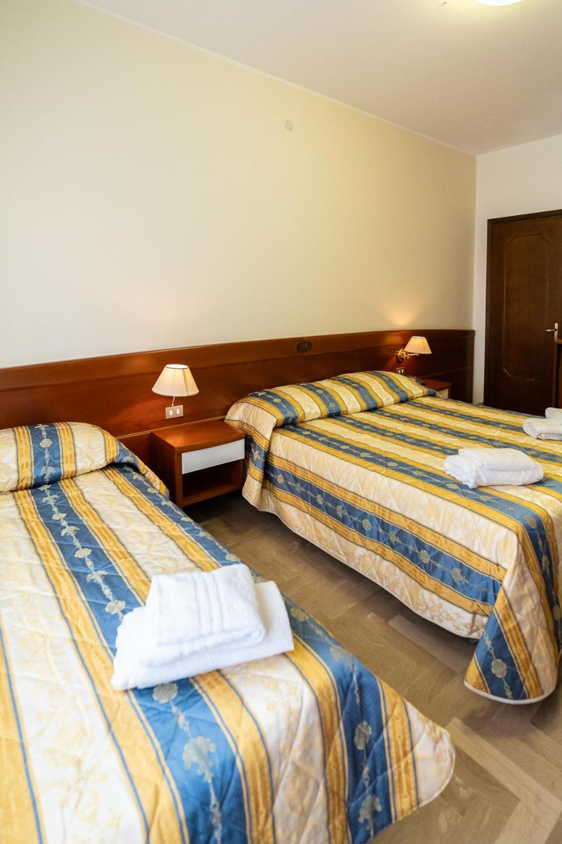 Easy Hotel Meryon Sottomarina Quarto foto